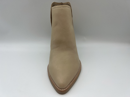 รองเท้าหนังสตรีสีเบจห่อเต็มรองเท้า TPR Outsole ที่สะดวกสบายพร้อมยาง Pusable