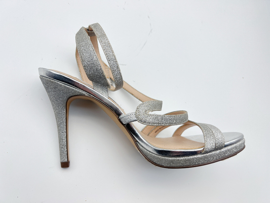 รองเท้าแตะหนังนิ่มผู้หญิง Wrap Elastic สีเงินเข้มพร้อม Stiletto 5cm