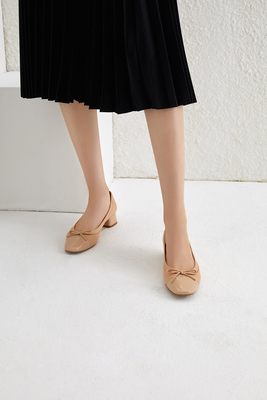 Tan Womens Leisure รองเท้าหนังนุ่มส้น 2 ซม. พร้อมโบว์ Upper