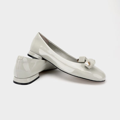 ข้าวสีเทาหัวเข็มขัดสี่เหลี่ยมผู้หญิงรองเท้าส้นแบนสบาย ๆ , รองเท้าส้นแบนที่สะดวกสบายของผู้หญิง