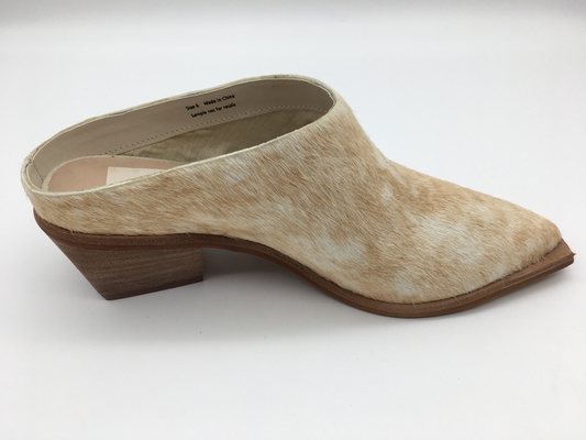 รองเท้าหนังสตรี OEM ปิดนิ้วเท้าชี้ Toe สีน้ำตาล ROHS